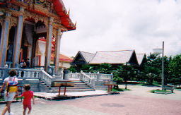 ワット・チャロン