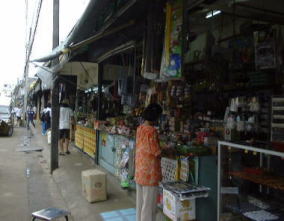 マーケット周辺