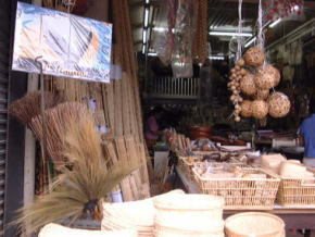 マーケット周辺