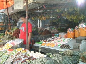 マンゴスティン。果物の女王様といわれるくらい、美味しい。