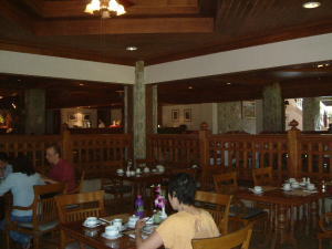 レストラン&バー