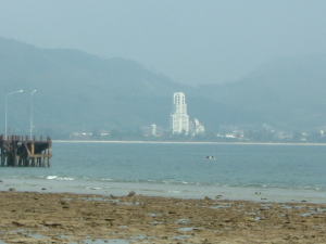 �z�e���̃r�[�`