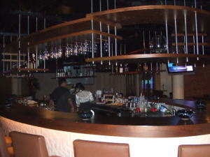 �z�e���̃i�C�g�o�[