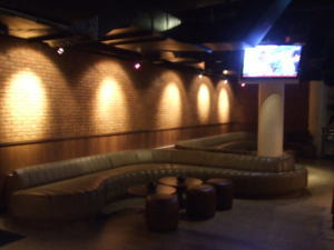 �z�e���̃i�C�g�o�[