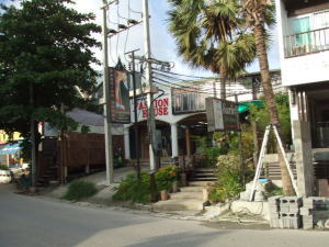 �X�����E�X�g���[�g