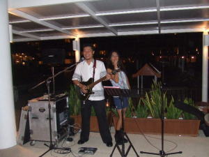 �z�e���̃i�C�g�o�[