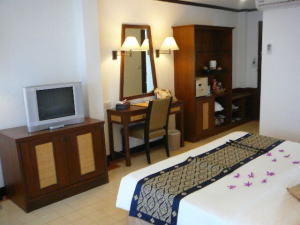 �p�g���E�x�C�K�[�f��