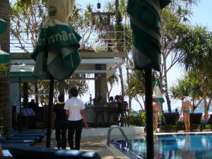 �p�g���E�x�C�K�[�f��