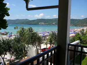 �p�g���E�x�C�K�[�f��